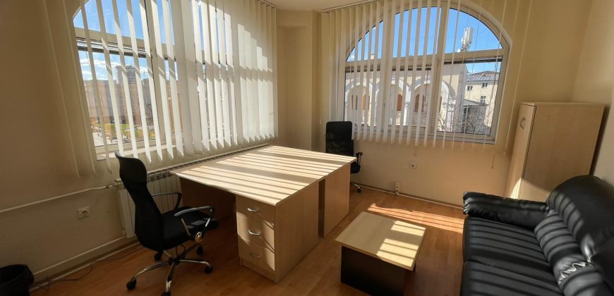 Poslovni prostor 87 m2 – Centar