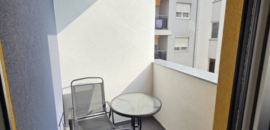 Dvosoban stan sa garažnim mjestom 38 m2 – Centar