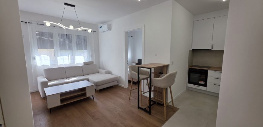 Dvosoban stan sa garažnim mjestom 38 m2 – Centar