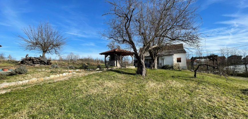 Prodaje se kuća sa ladarom – Kuljani
