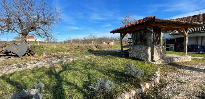 Prodaje se kuća sa ladarom – Kuljani