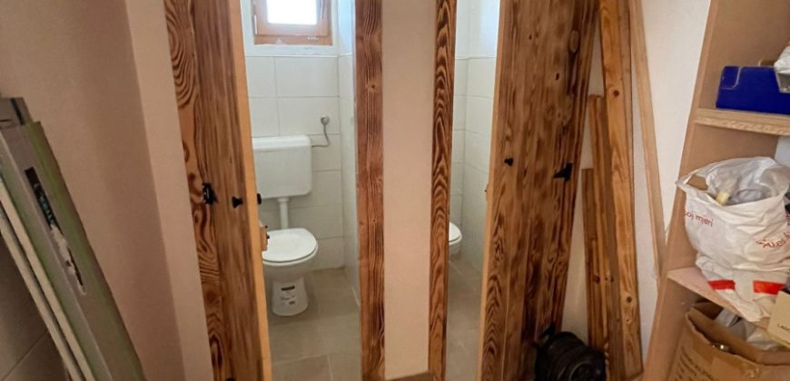 Prodaje se kuća sa ladarom – Kuljani