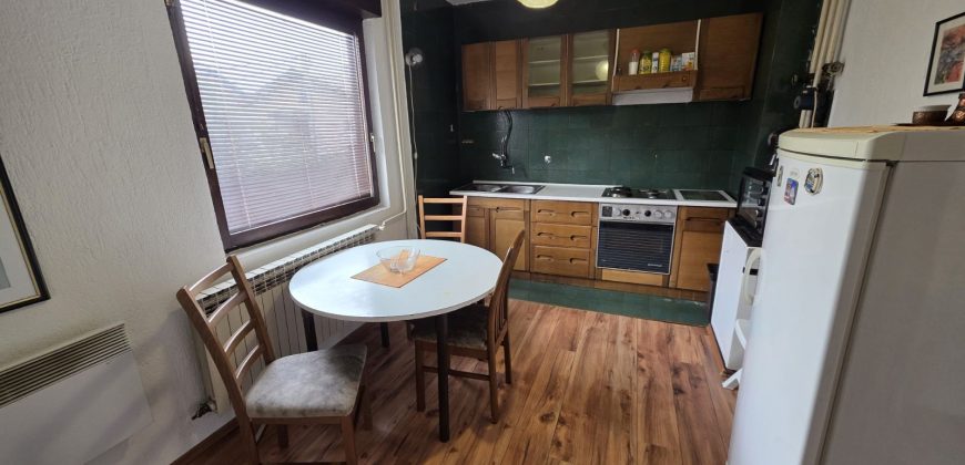 Konforan trosoban stan 100 m2 – Petrićevac