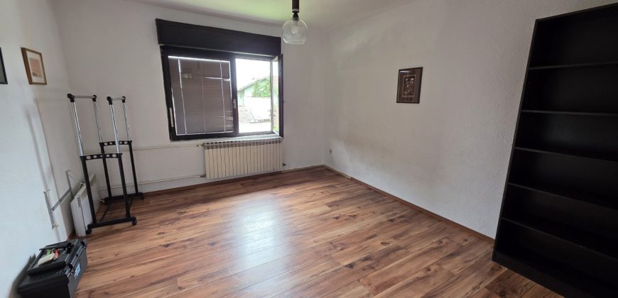 Konforan trosoban stan 100 m2 – Petrićevac