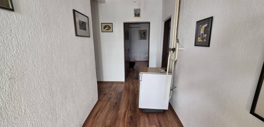 Konforan trosoban stan 100 m2 – Petrićevac