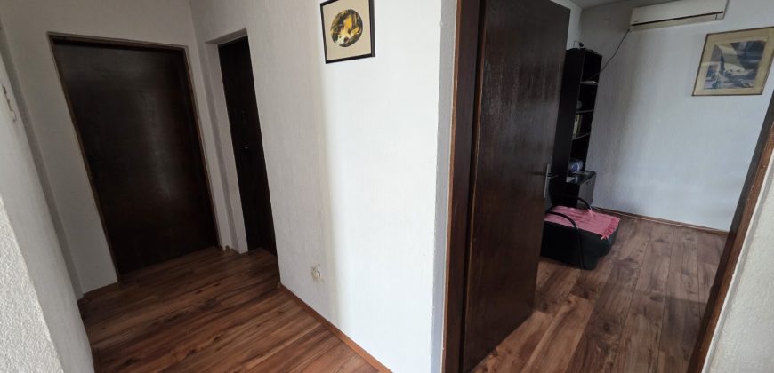 Konforan trosoban stan 100 m2 – Petrićevac