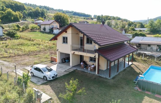 Stambeni objekat 125,72 m2 i placa 1079 m2 – Jagare