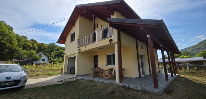 Stambeni objekat 125,72 m2 i placa 1079 m2 – Jagare