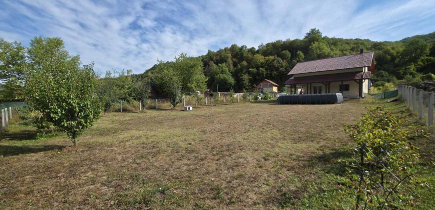 Stambeni objekat 125,72 m2 i placa 1079 m2 – Jagare