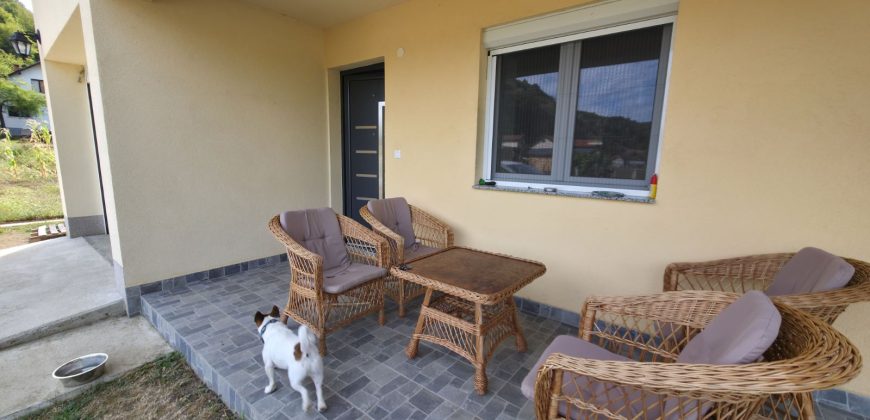 Stambeni objekat 125,72 m2 i placa 1079 m2 – Jagare