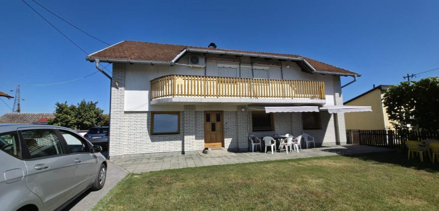 Stambeni objekat (kuća) 180 m2 – Zalužani