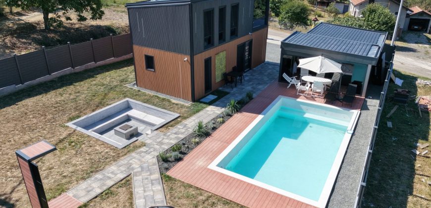 Prodaje se kuća sa bazenom – Glamočani