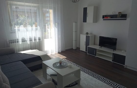 Trosoban stan 89m2 (sprat kuće) – Nova Varoš