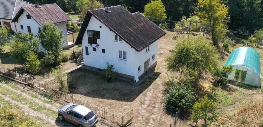 Stambeni objekat 130m2 na placu od 1275m2 – Slatina