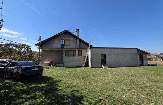Stambeni objekat 143 m2 na placu od 4908 m2 – Trn
