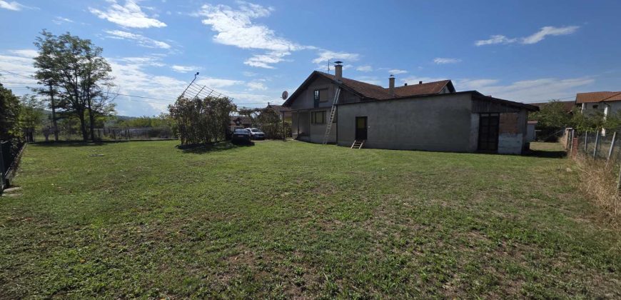 Stambeni objekat 143 m2 na placu od 4908 m2 – Trn