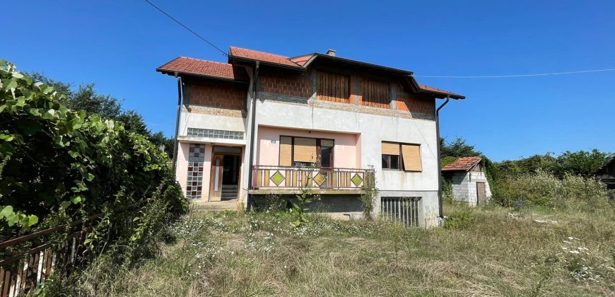 Stambeni objekat  160m2 na placu od 2321m2 – Petoševci