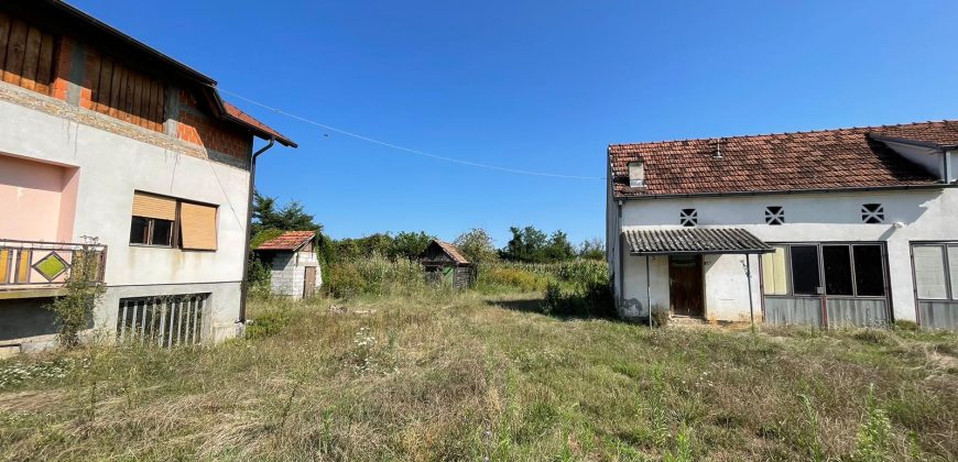 Stambeni objekat  160m2 na placu od 2321m2 – Petoševci