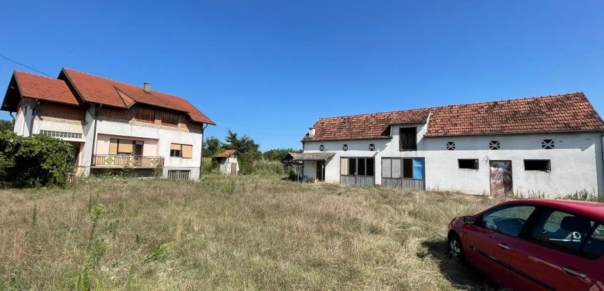 Stambeni objekat  160m2 na placu od 2321m2 – Petoševci