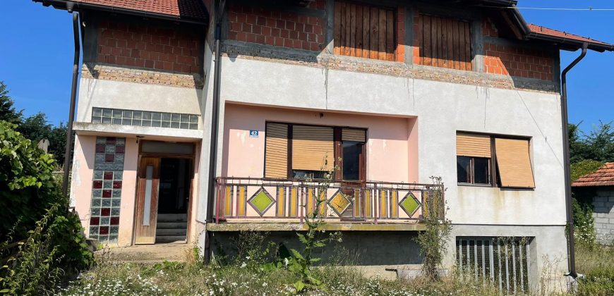 Stambeni objekat  160m2 na placu od 2321m2 – Petoševci