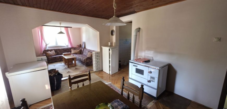 Stambeni objekat 130m2 na placu od 1275m2 – Slatina