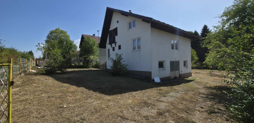 Stambeni objekat 130m2 na placu od 1275m2 – Slatina