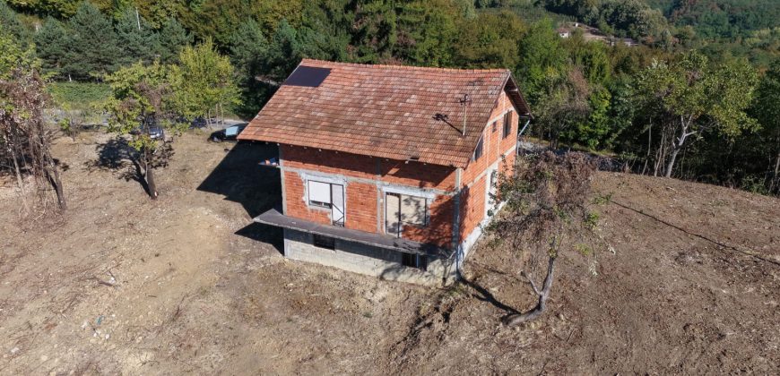 Stambeni objekat u izgradnji sa 33.461 m2 zemljita – Motike