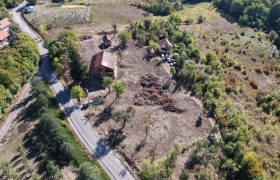 Stambeni objekat u izgradnji sa 33.461 m2 zemljita – Motike