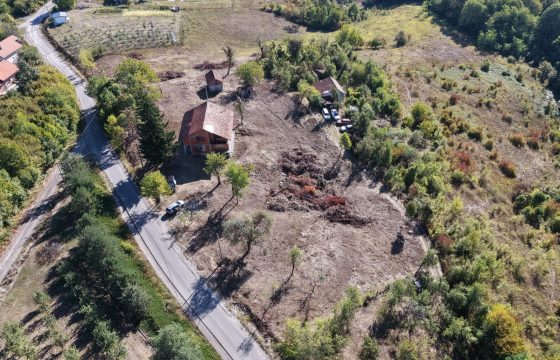 Stambeni objekat u izgradnji sa 33.461 m2 zemljita – Motike