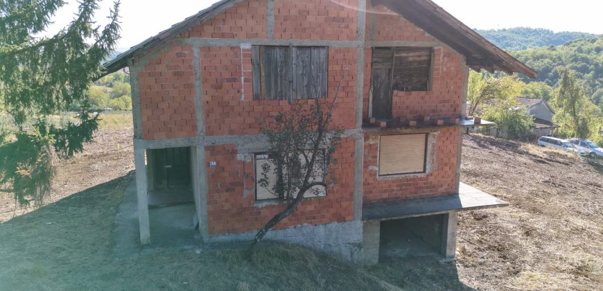 Stambeni objekat u izgradnji sa 33.461 m2 zemljita – Motike