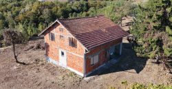 Stambeni objekat u izgradnji sa 33.461 m2 zemljita – Motike