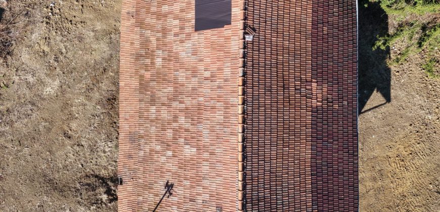 Stambeni objekat u izgradnji sa 33.461 m2 zemljita – Motike
