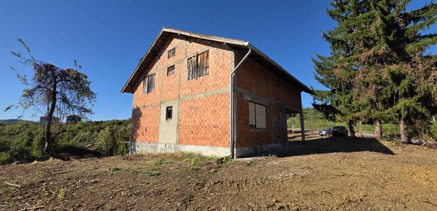 Stambeni objekat u izgradnji sa 33.461 m2 zemljita – Motike