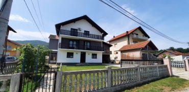 Stambeni objekat 479 m2  Debeljaci