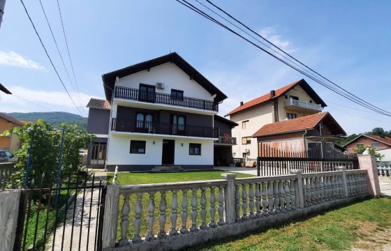 Stambeni objekat 479 m2  Debeljaci