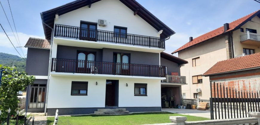 Stambeni objekat 479 m2  Debeljaci