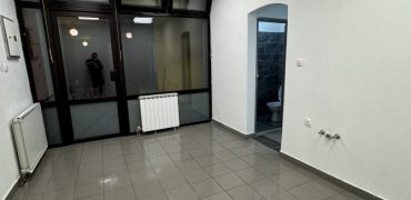 Poslovni prostor 24 m2 – Centar
