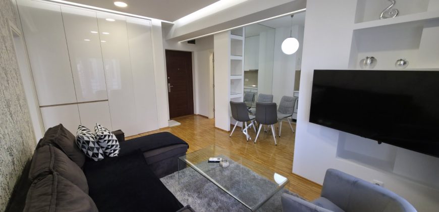 Dvosoban stan 45 m2 sa garažnim mjestom – Centar