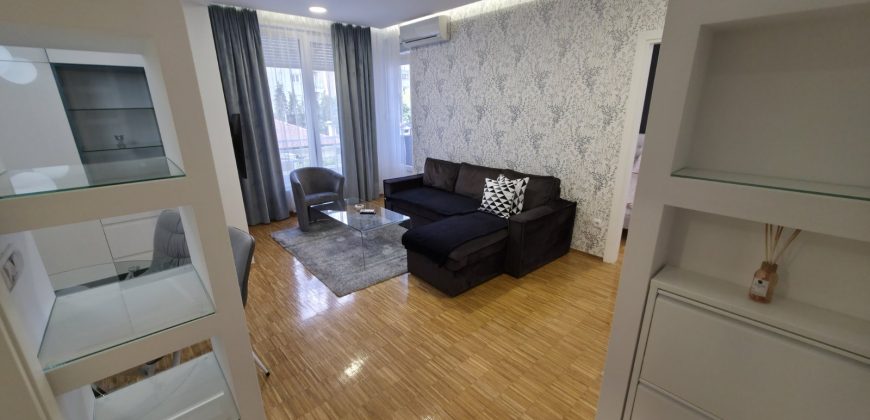 Dvosoban stan 45 m2 sa garažnim mjestom – Centar