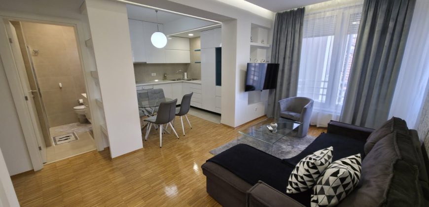 Dvosoban stan 45 m2 sa garažnim mjestom – Centar