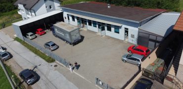 Poslovni objekat 250m2 sa nadstrešnicom od 450m2 – Tunjice