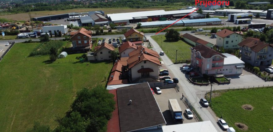 Poslovni objekat 250m2 sa nadstrešnicom od 450m2 – Tunjice