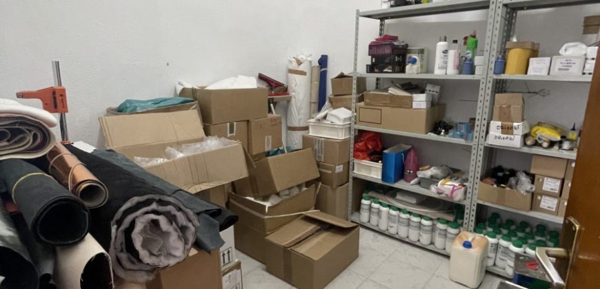 Poslovni objekat 250m2 sa nadstrešnicom od 450m2 – Tunjice