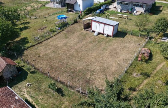 Plac 405 m2 sa kontejnerom – Motike
