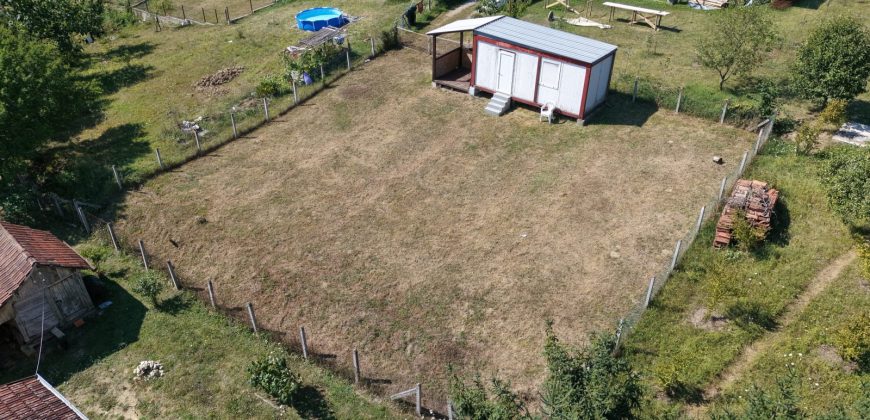 Plac 405 m2 sa kontejnerom – Motike