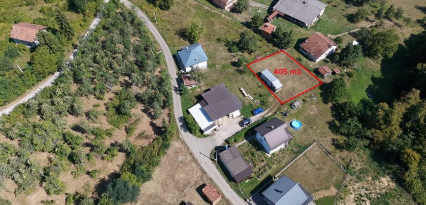 Plac 405 m2 sa kontejnerom – Motike
