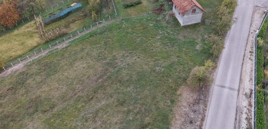 Plac 712 m2 – Starčevica