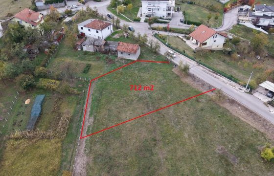 Plac 712 m2 – Starčevica