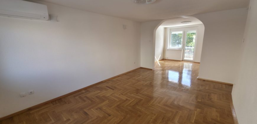 Poslovni prostor 78 m2 – Centar