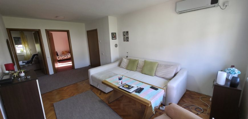 Trosoban stan 75m2 sa garažom i ostavom – Hiseta